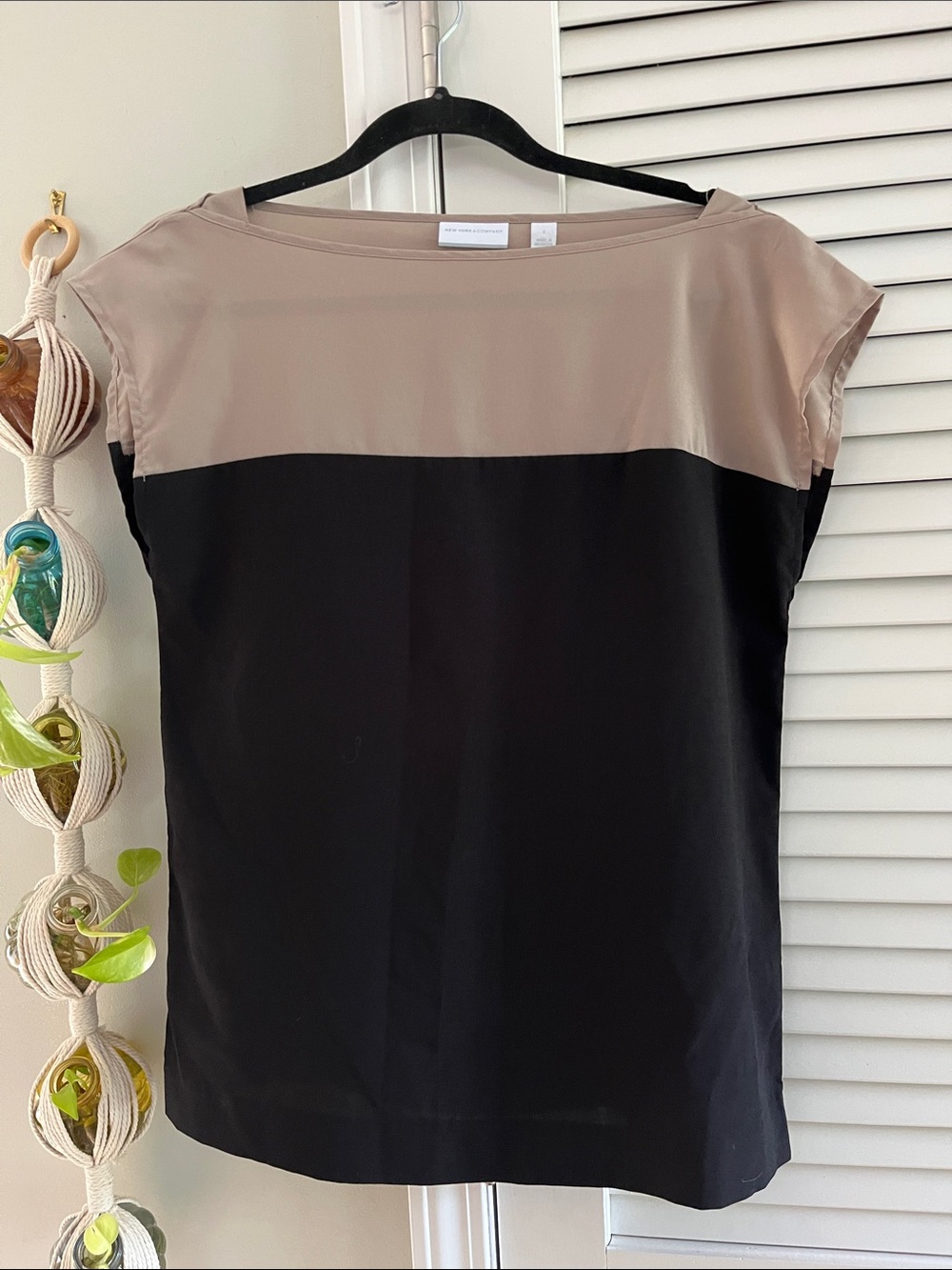 New York & Company Two-Tone Cap Sleeve Blouse in Taupe and Black